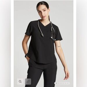 Noel Asmar Florence 2 pocket scrub top , black, women’s L, EUC